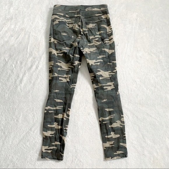 Forever 21 green camo distressed knee skinny jeans - Picture 2 of 4